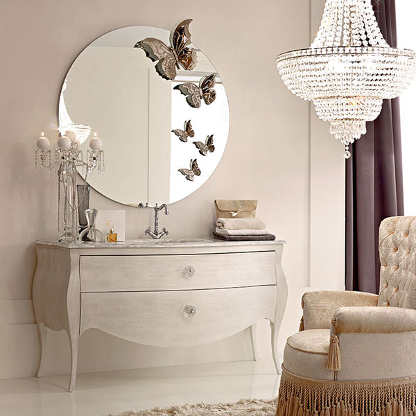 <strong>4001</strong><br>
specchiera con farfalle 
Ø 120 cm<br>

<strong>0566</strong><br>
mobile bagno con marmo bianco Carrara   
162 x 62 x 84 cm