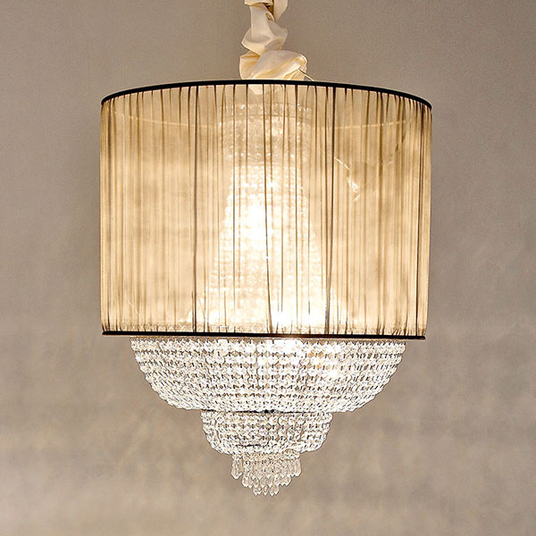 <strong>CL13</strong><br>
lampadario in cristallo con paralume, 9 luci  
Ø 60 x 88 cm