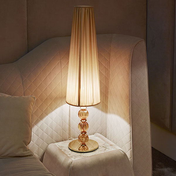 <strong>G1190</strong><br>
lampada con sfere in cristallo ambra e acciaio finitura gold, completa di paralume 
Ø 25 x 106 cm